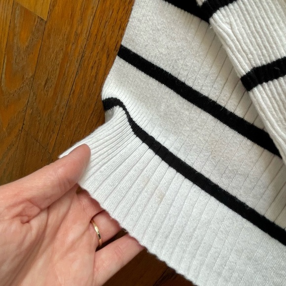 Express - Super Soft Lightweight Sweater - Large - Picture 5 of 8